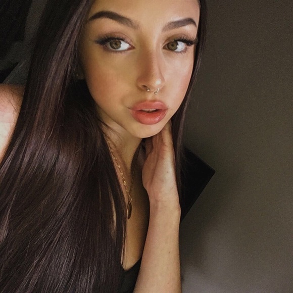 Meet your Posher, Adrianna - Picture 1 of 1